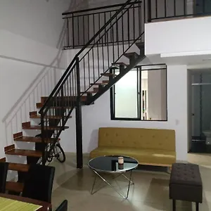 hermoso-departamento-con-parqueadero-gratuito-apartment.colombiamedellinhotels.com/